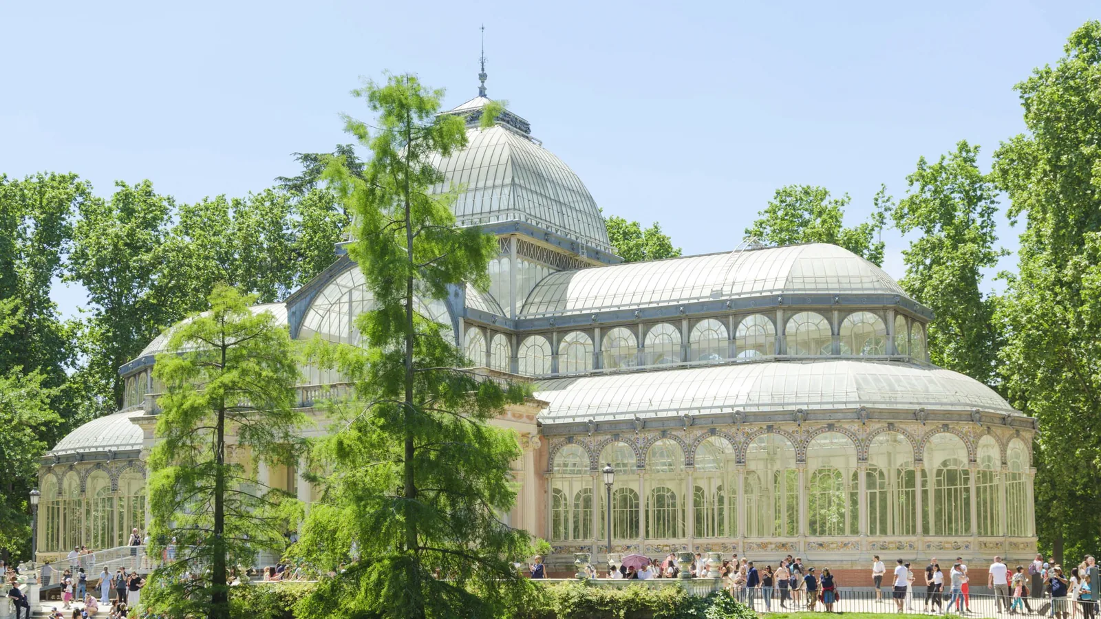 madrid in 3 days 3 The Crystal Palace and its pond in the Retiro, Madrid, on a clear afternoon